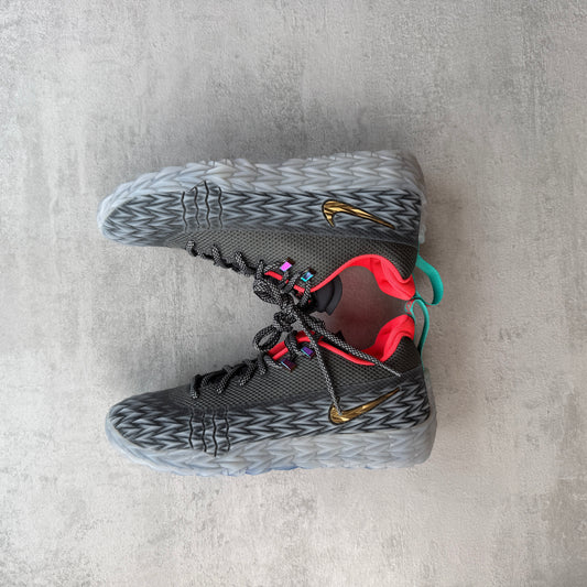 Nike S.T. Charge EP (Iron Grey/Metallic Gold)