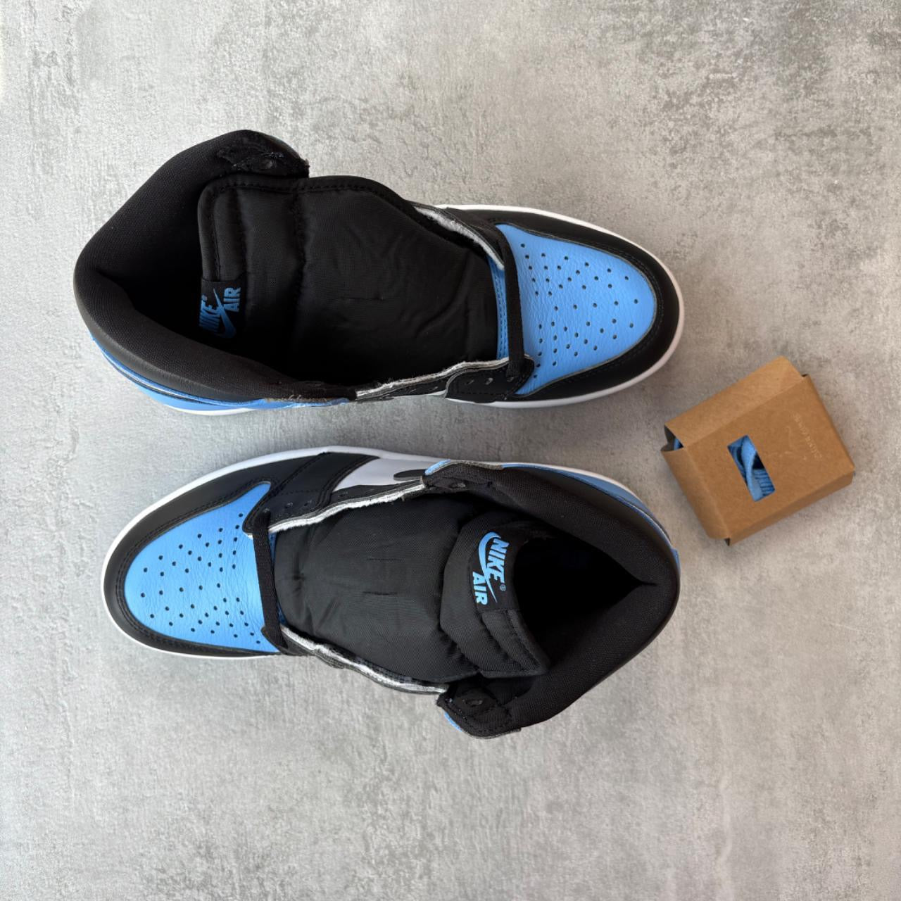 Air Jordan 1 Retro High OG 'UNC Toe' / University Blue