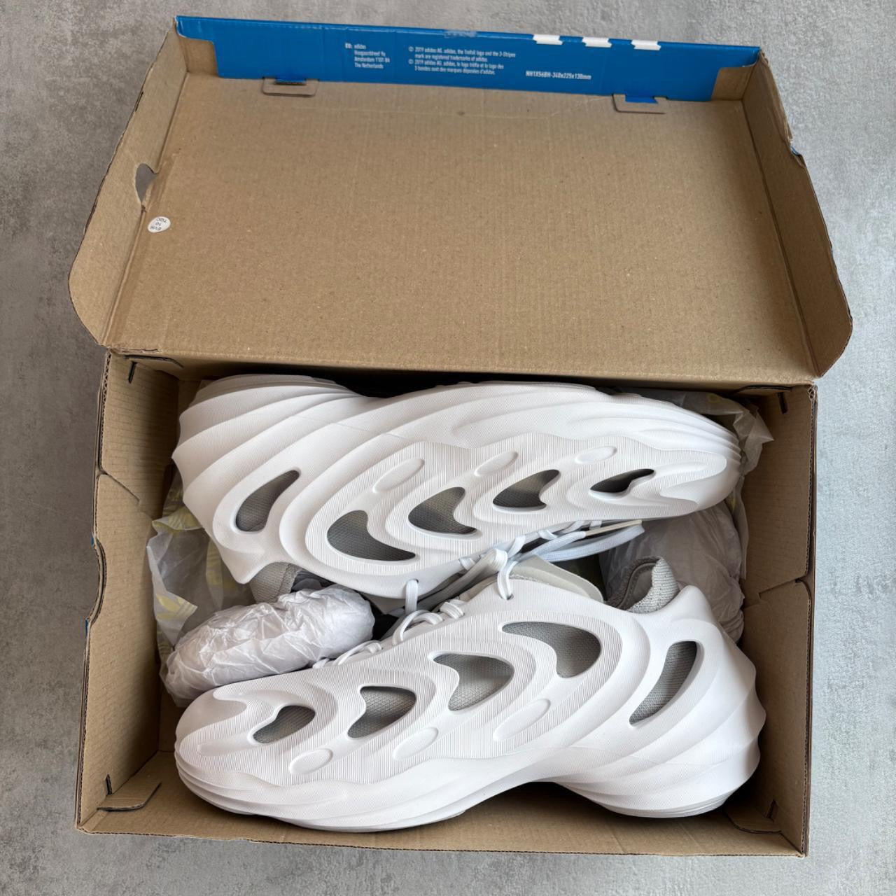 AdiFOM Q Off-White