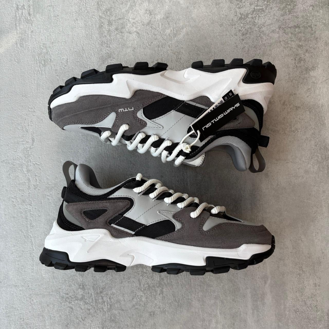 NoTwoWays Model 1 - Concrete / London Cloud / True White / Onyx