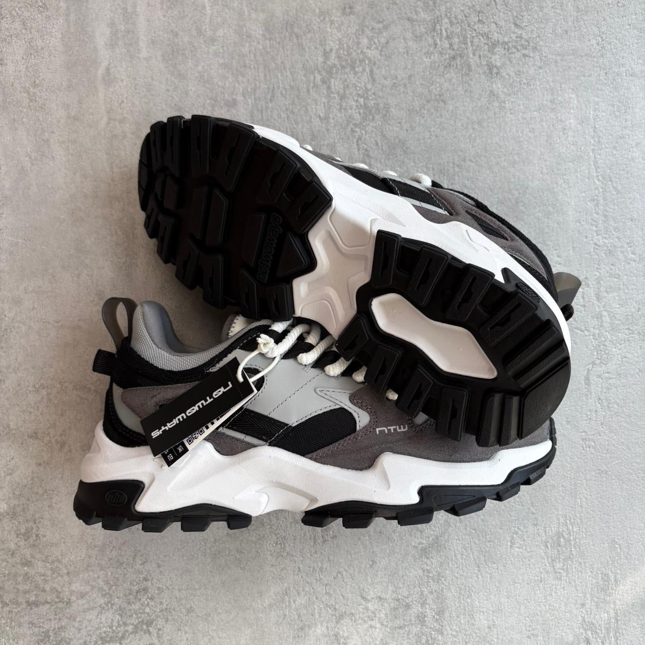 NoTwoWays Model 1 - Concrete / London Cloud / True White / Onyx