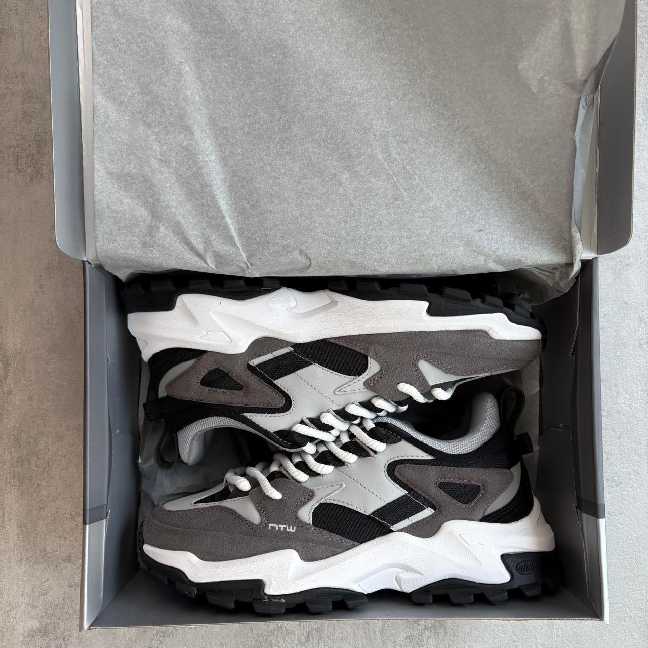 NoTwoWays Model 1 - Concrete / London Cloud / True White / Onyx