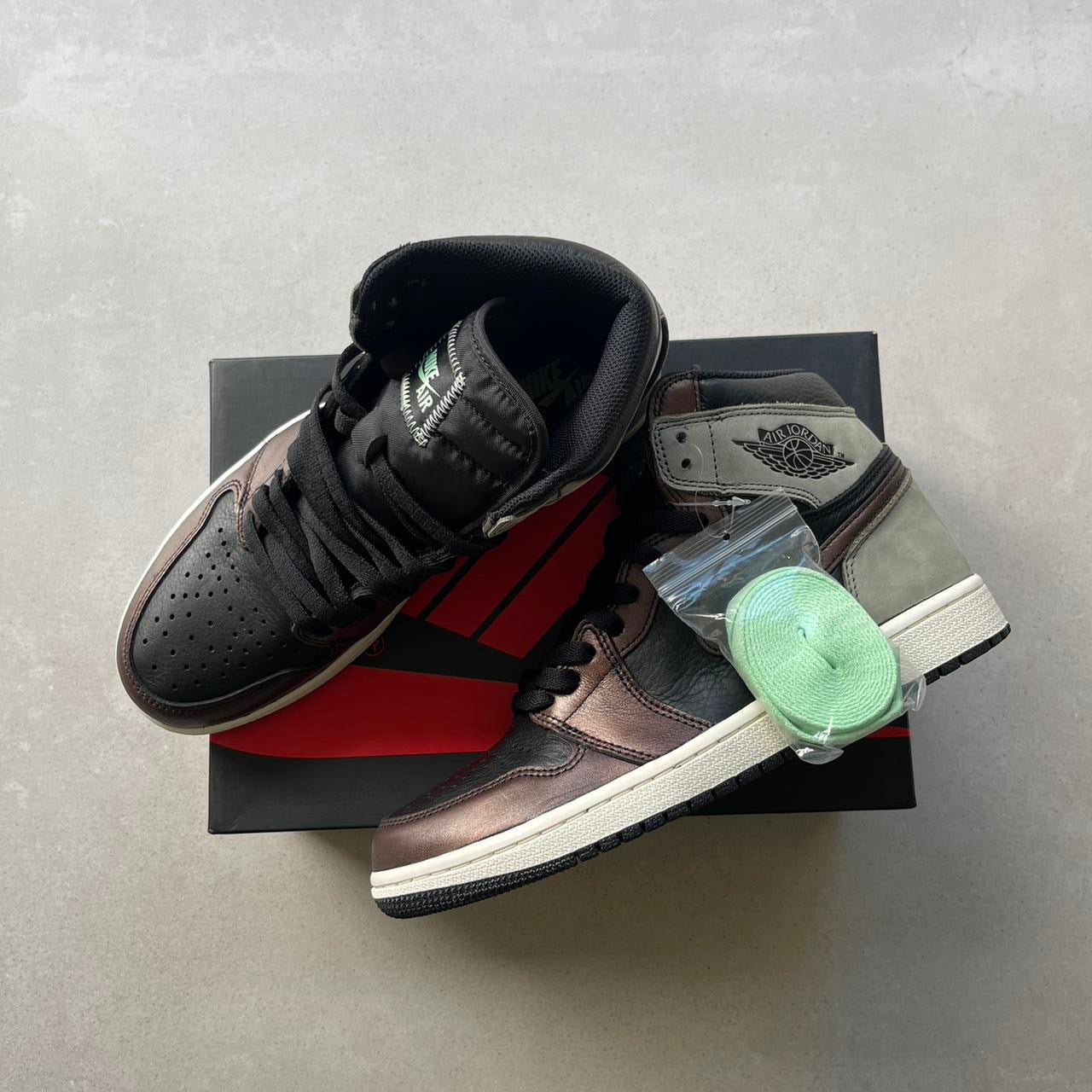Jordan 1 Retro High / Light Army Shadow Rust Patina