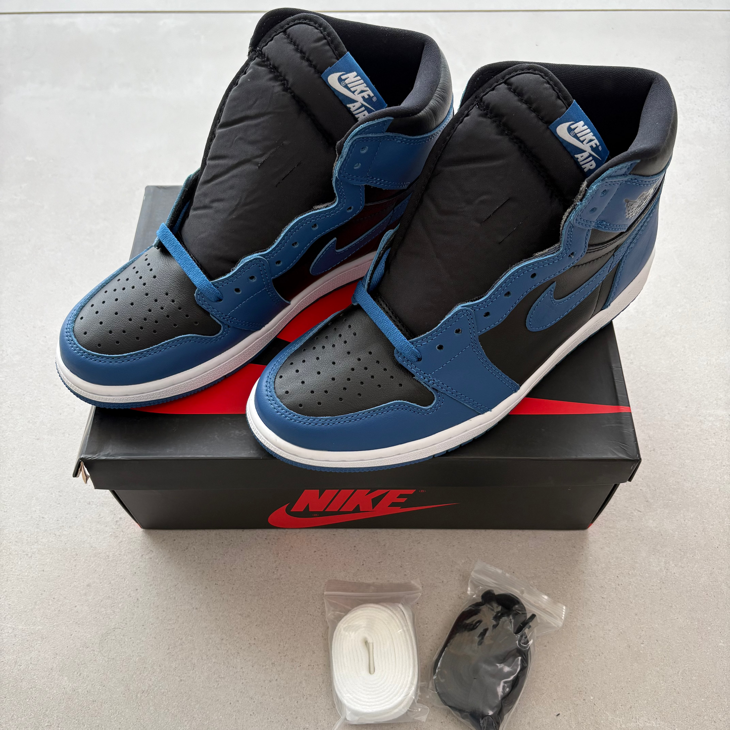 Jordan 1 Retro High OG "Dark Marina Blue" - UK 8