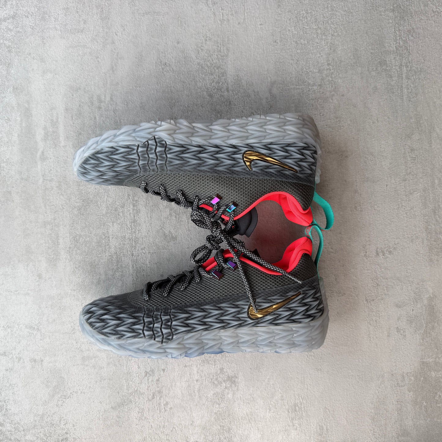 Nike S.T. Charge EP (Iron Grey/Metallic Gold)