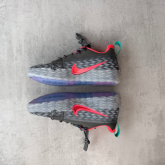 Nike S.T. Charge EP (Iron Grey/Metallic Gold)