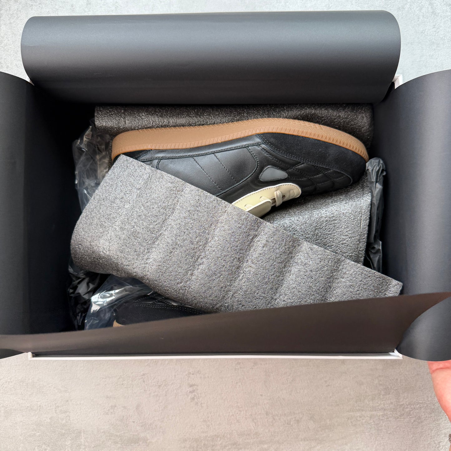 Terraincognita Ramble-01 sheepskin and high-gloss cowhide suede