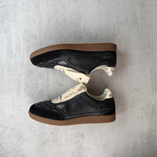 Terraincognita Ramble-01 sheepskin and high-gloss cowhide suede