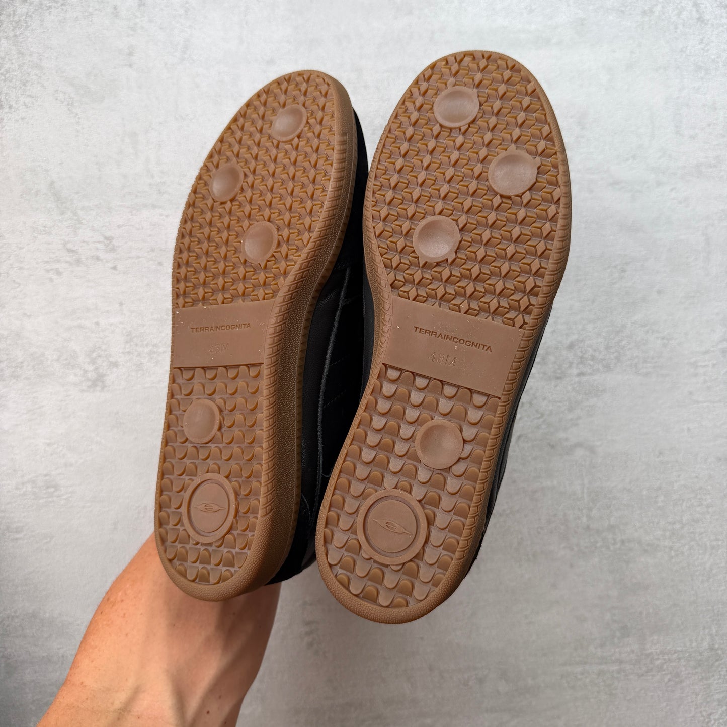 Terraincognita Ramble-01 sheepskin and high-gloss cowhide suede
