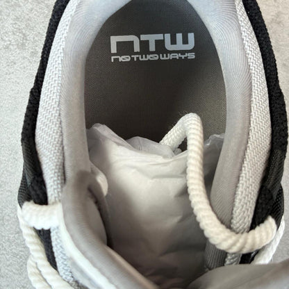 NoTwoWays Model 1 - Concrete / London Cloud / True White / Onyx