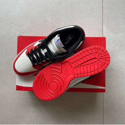 NIKE DUNK LOW RETRO EMB - Sail/Black/Red