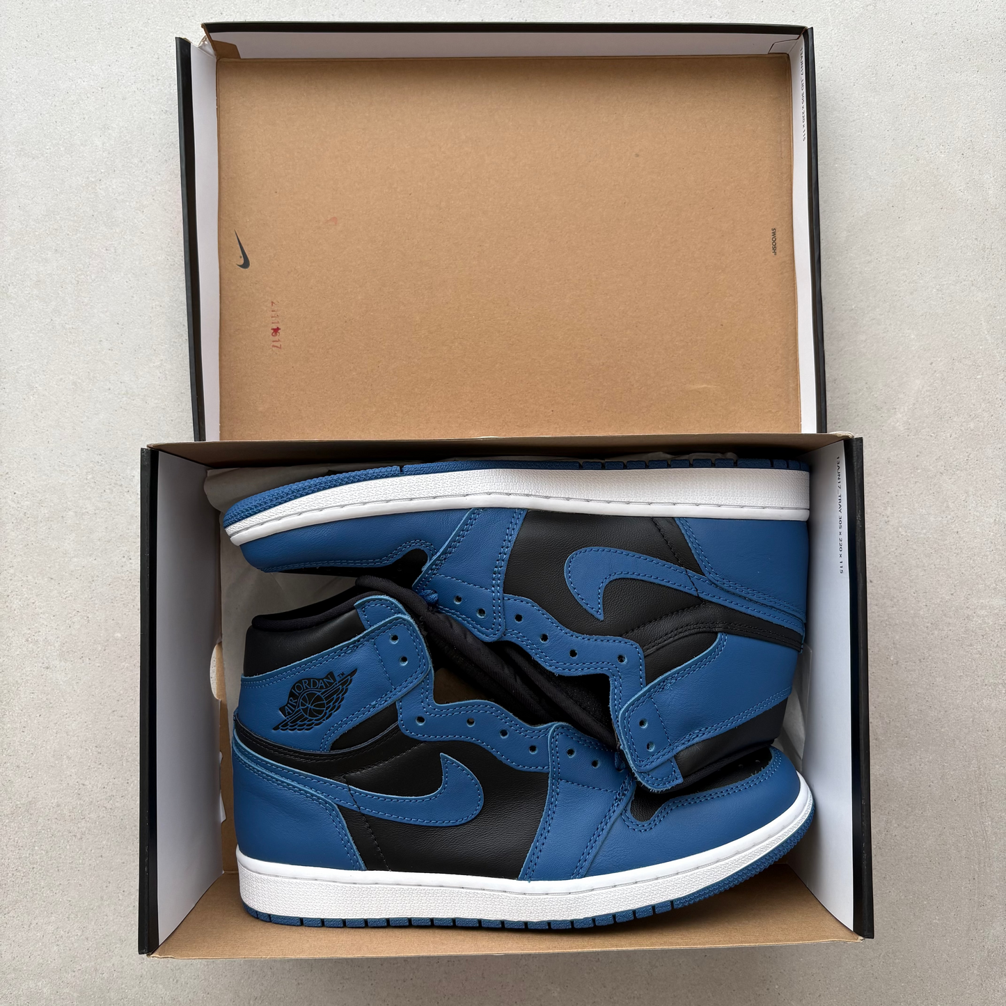 Jordan 1 Retro High OG "Dark Marina Blue" - UK 8