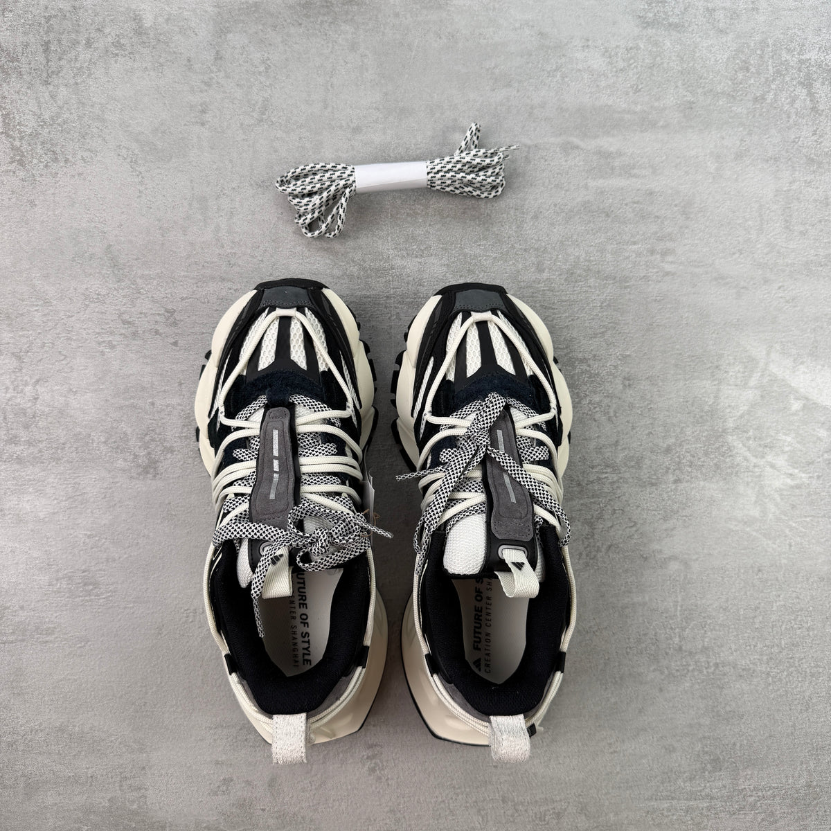Adidas XLG Runner Deluxe 2.0 Off White Black