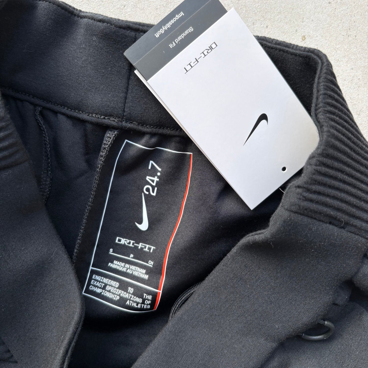Nike 24.7 ImpossiblySoft Men's Dri-FIT Trousers Black/Dark Smoke Grey