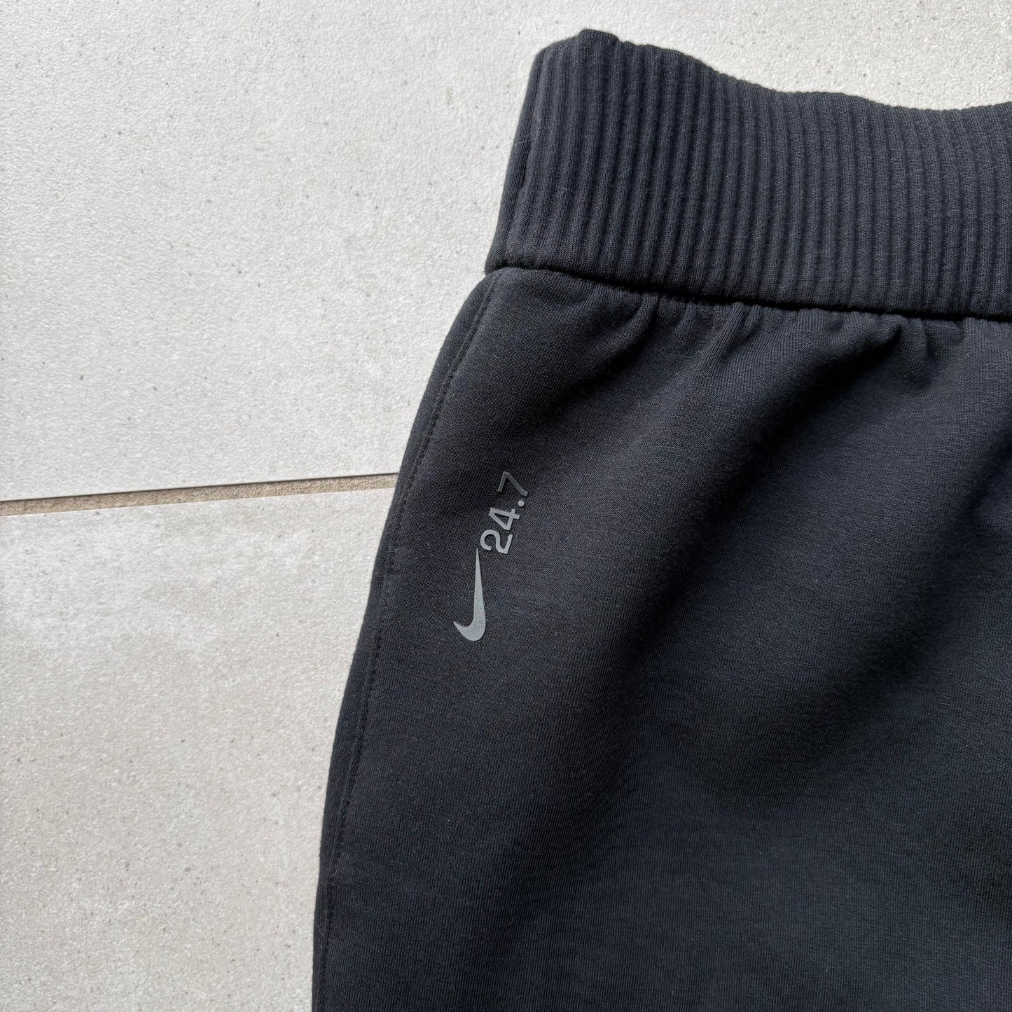 Nike 24.7 ImpossiblySoft Men's Dri-FIT Trousers Black/Dark Smoke Grey