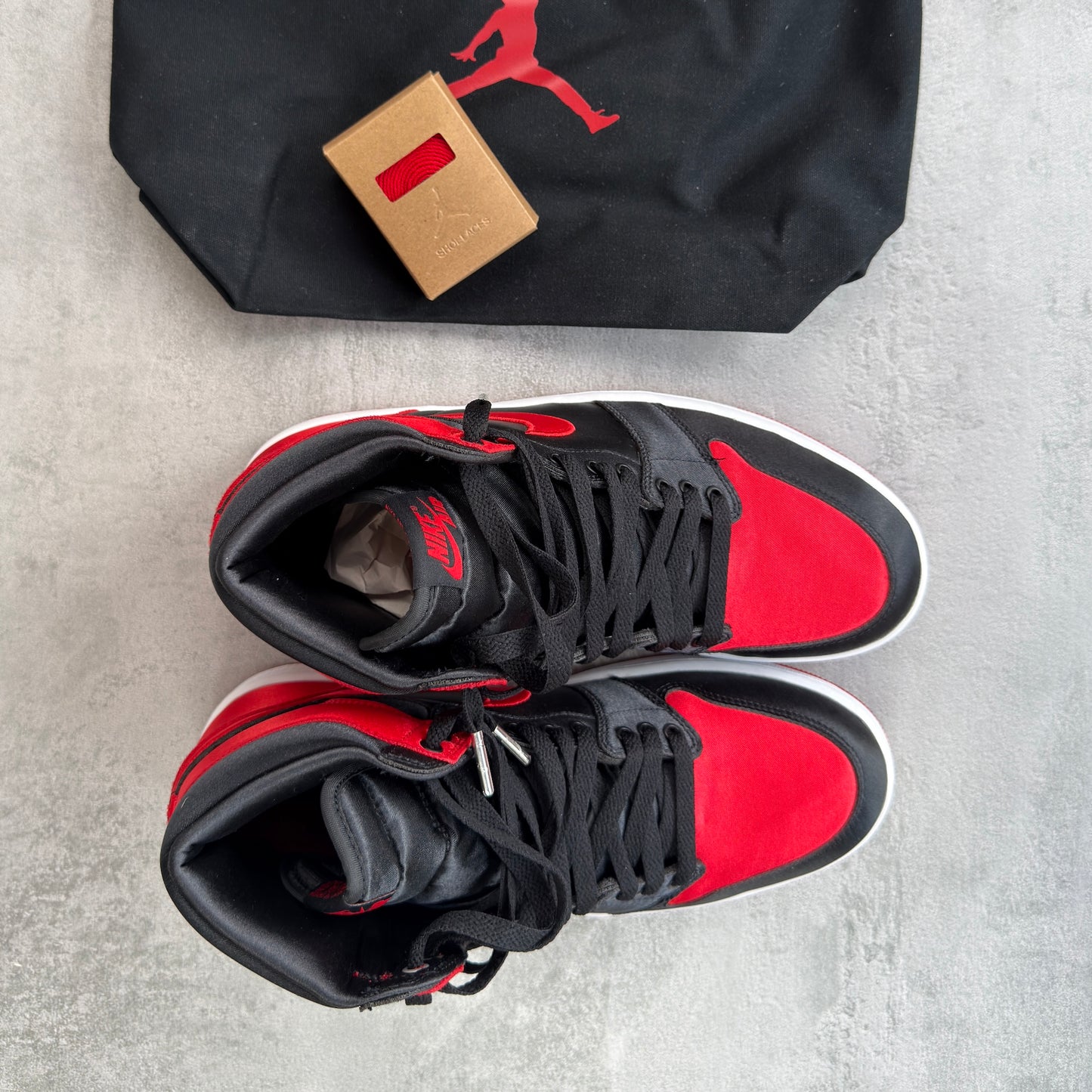 Air Jordan 1 Retro High OG ‘Satin Bred’ (W)