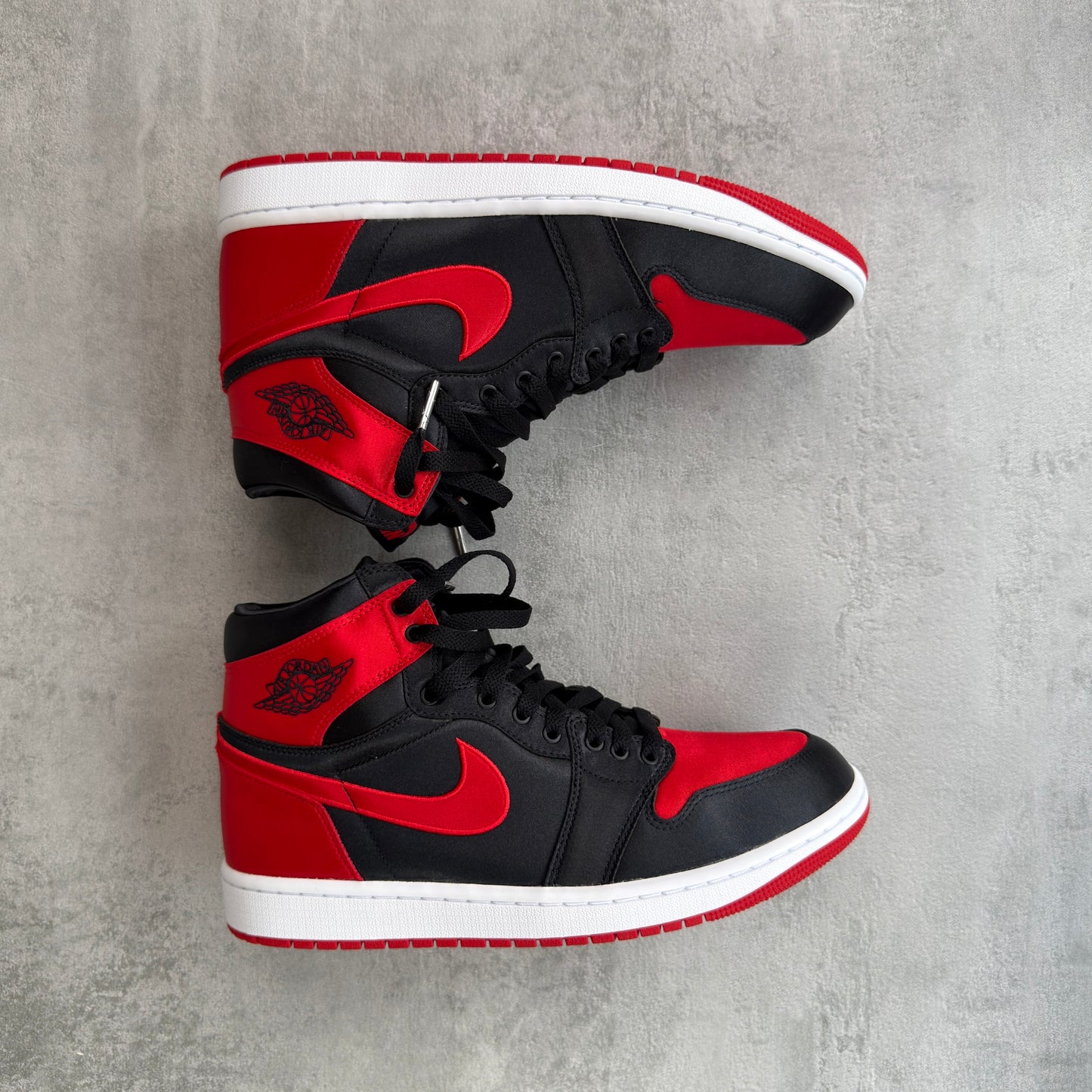 Air Jordan 1 Retro High OG ‘Satin Bred’ (W)