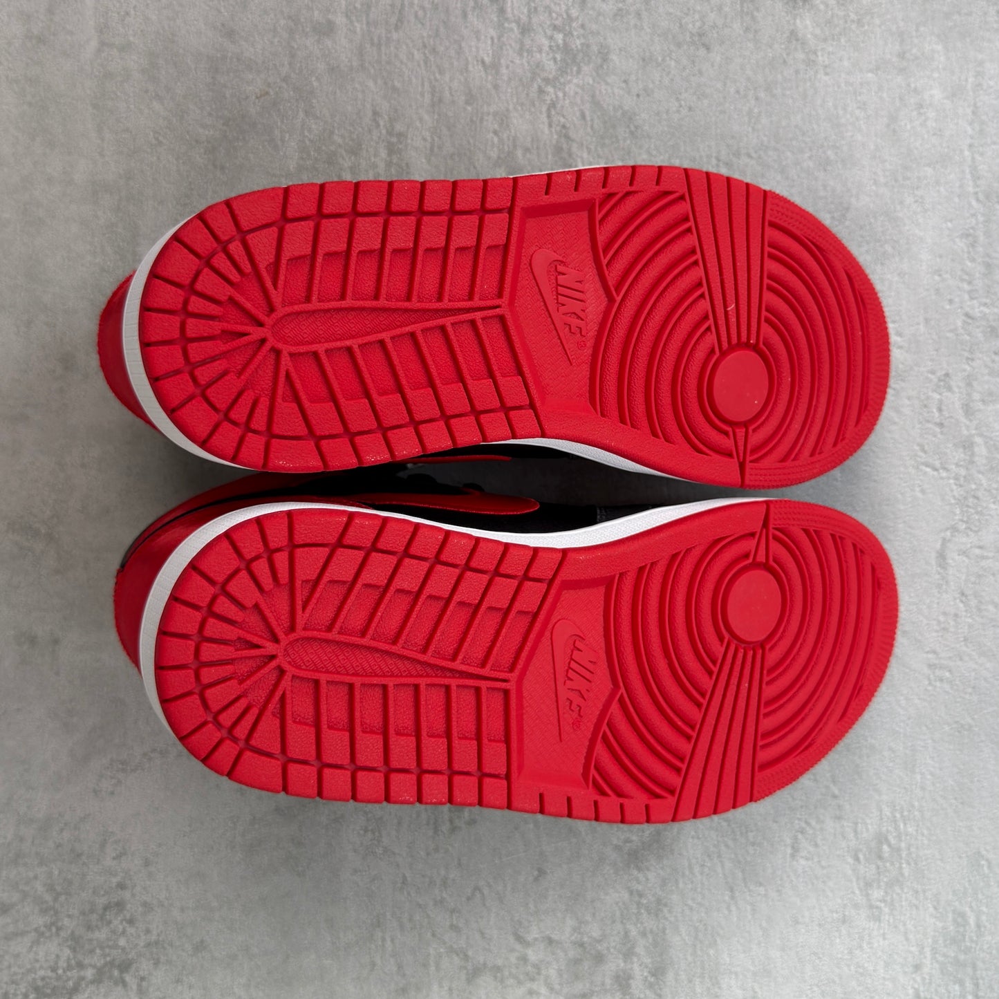 Air Jordan 1 Retro High OG ‘Satin Bred’ (W)