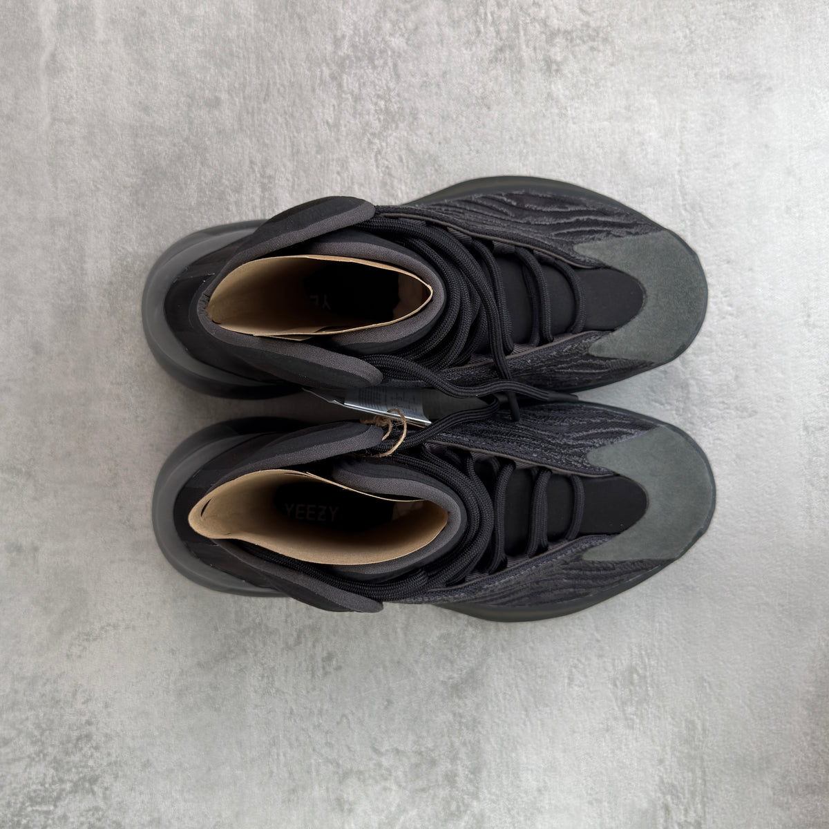 Adidas Yeezy QNTM Onyx